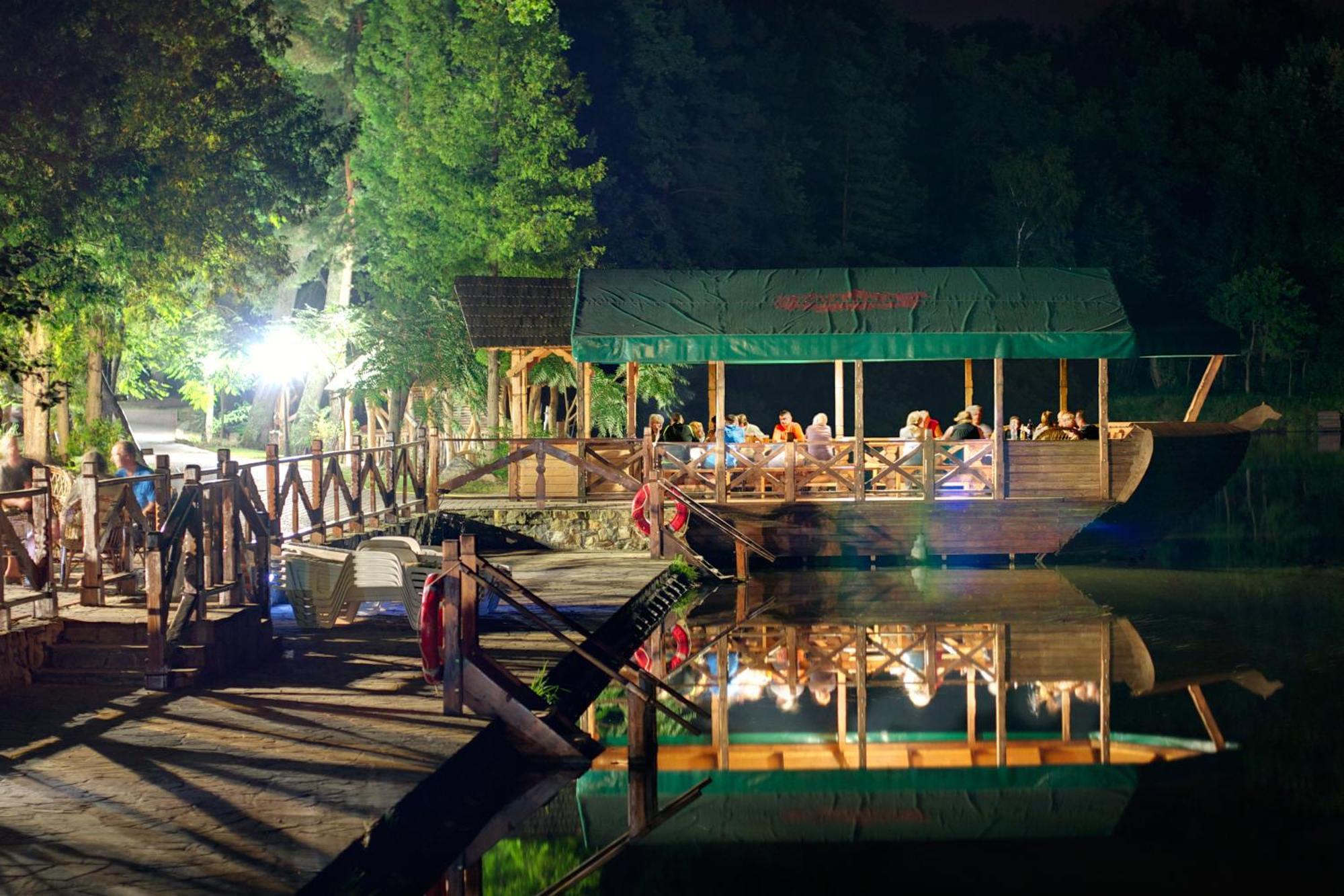 Sherwood Hotel Dolgomostiska Eksteriør bilde