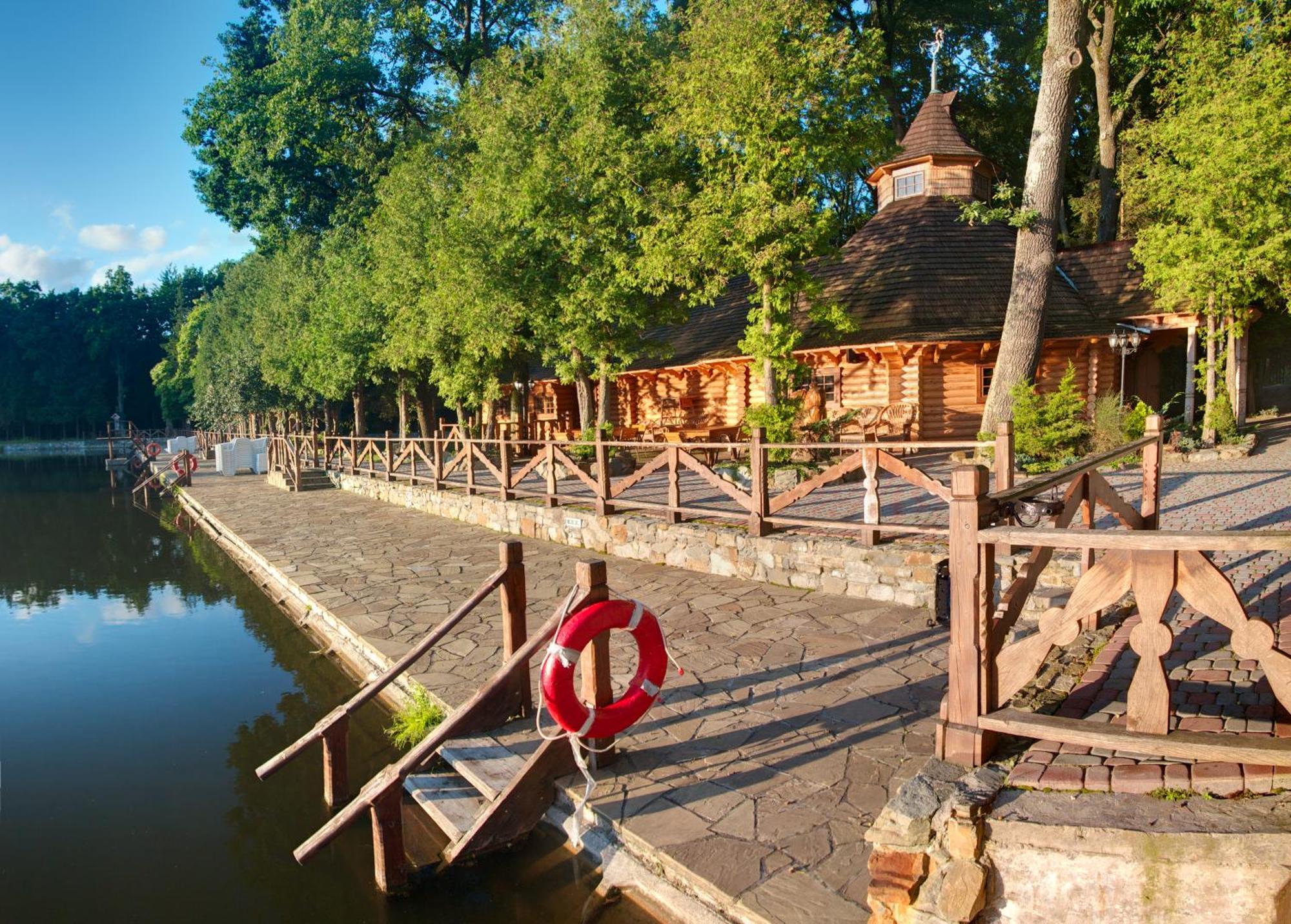 Sherwood Hotel Dolgomostiska Eksteriør bilde