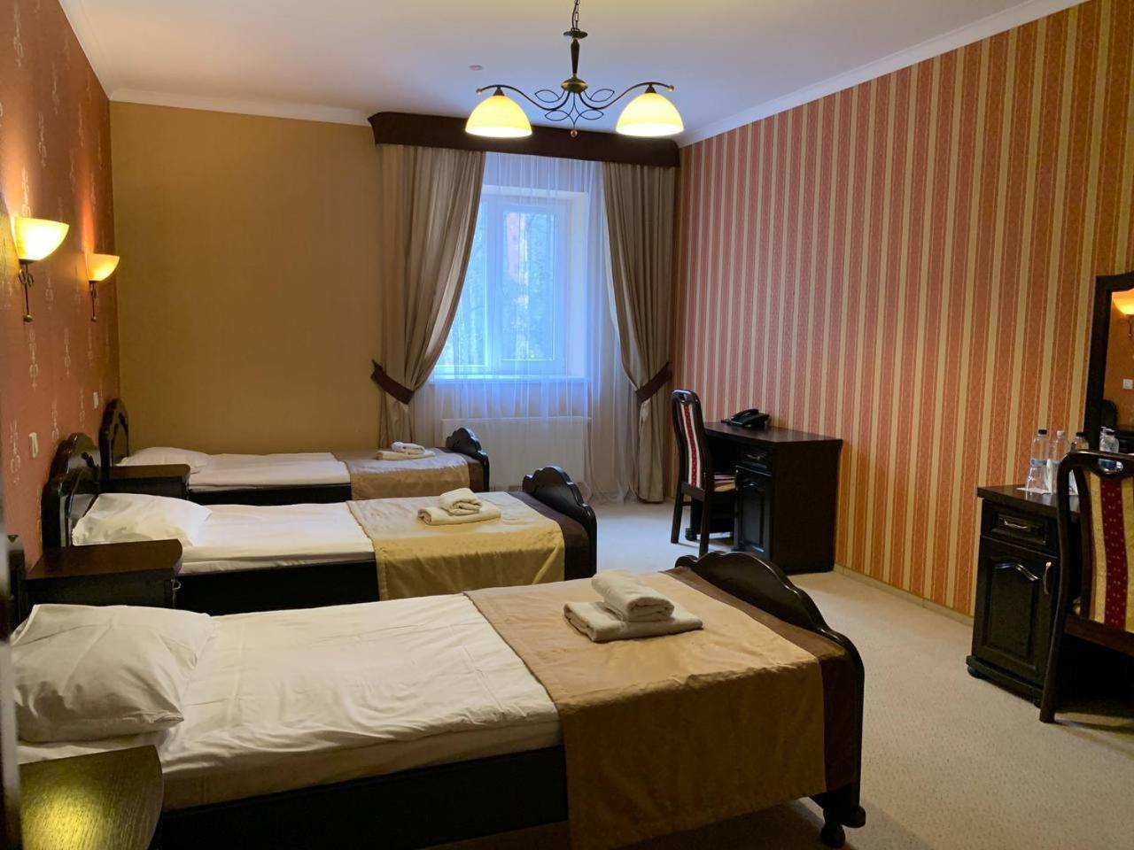 Sherwood Hotel Dolgomostiska Eksteriør bilde