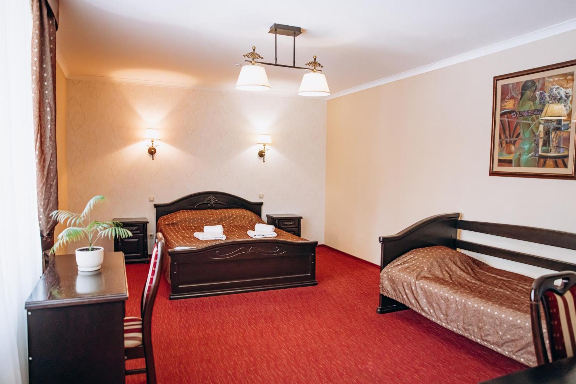Sherwood Hotel Dolgomostiska Eksteriør bilde