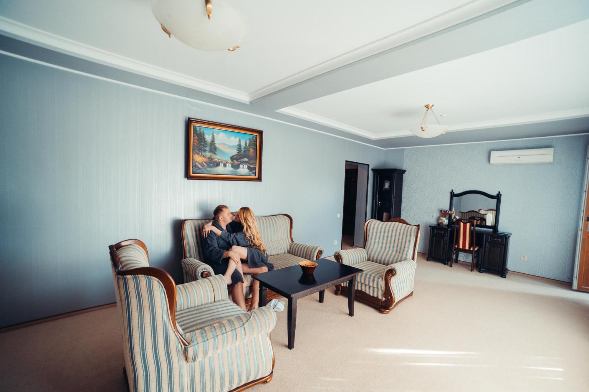Sherwood Hotel Dolgomostiska Eksteriør bilde