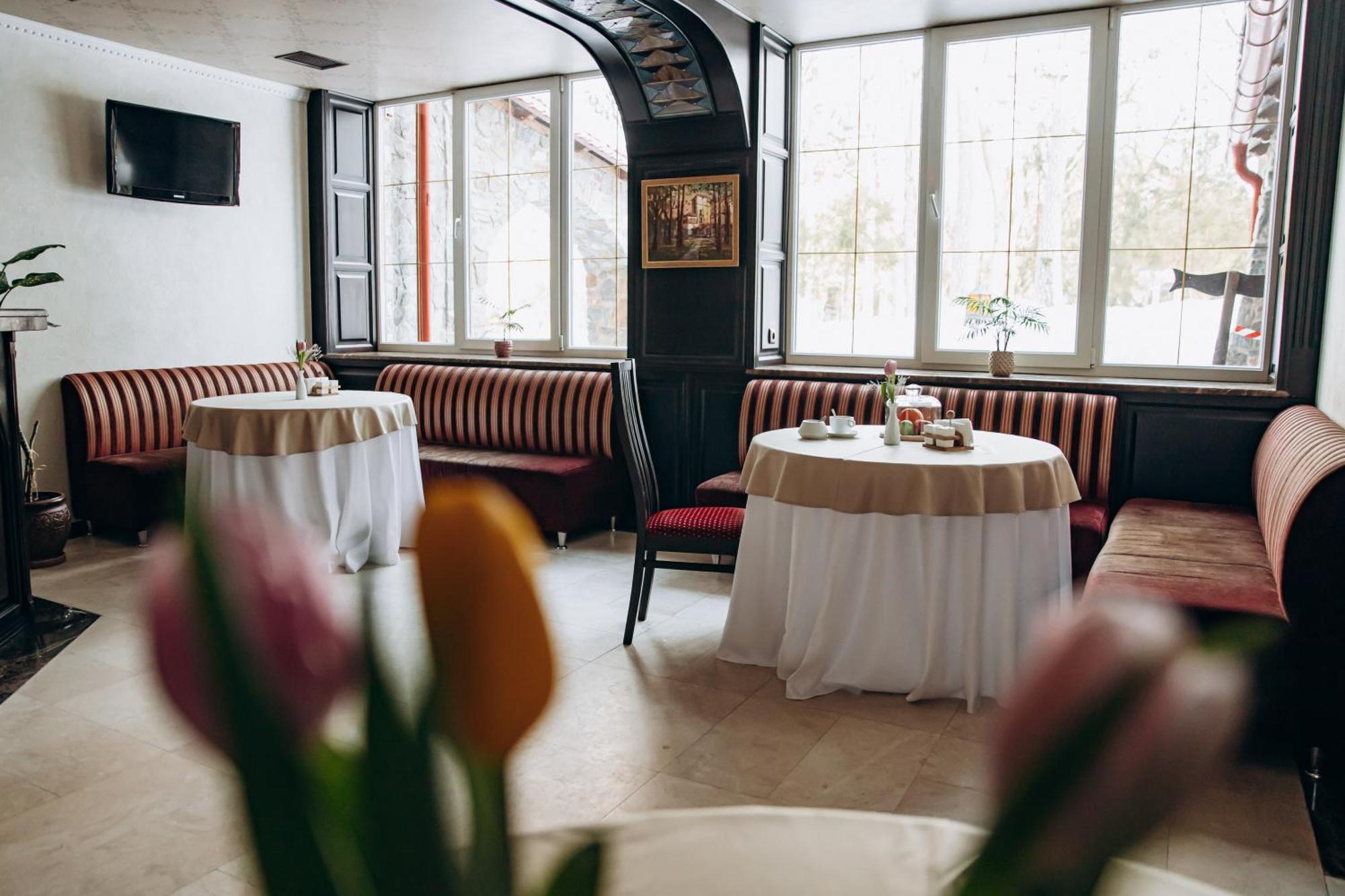 Sherwood Hotel Dolgomostiska Eksteriør bilde