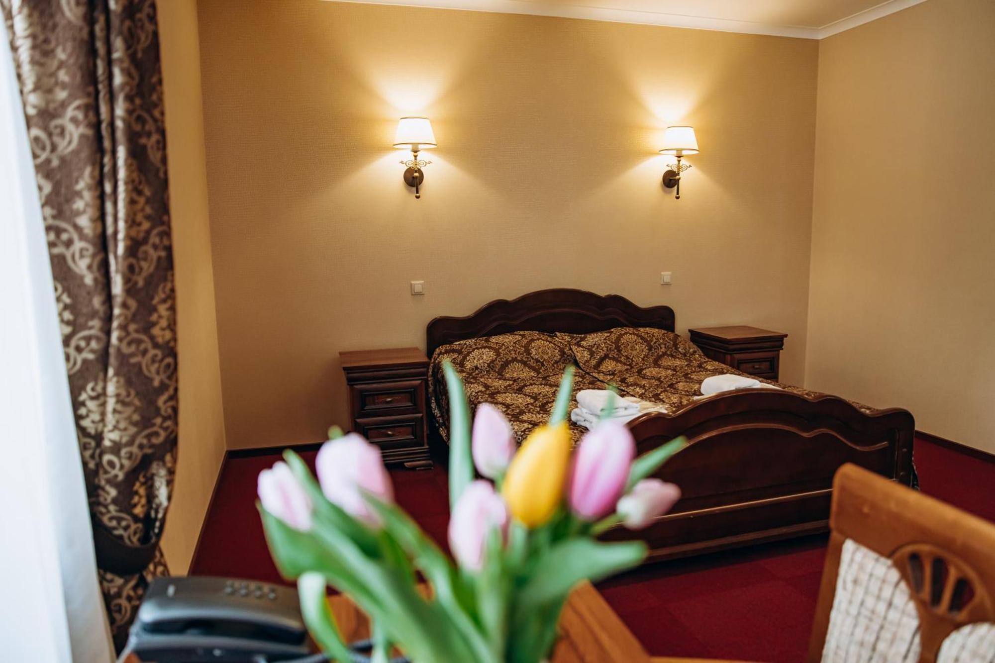 Sherwood Hotel Dolgomostiska Eksteriør bilde