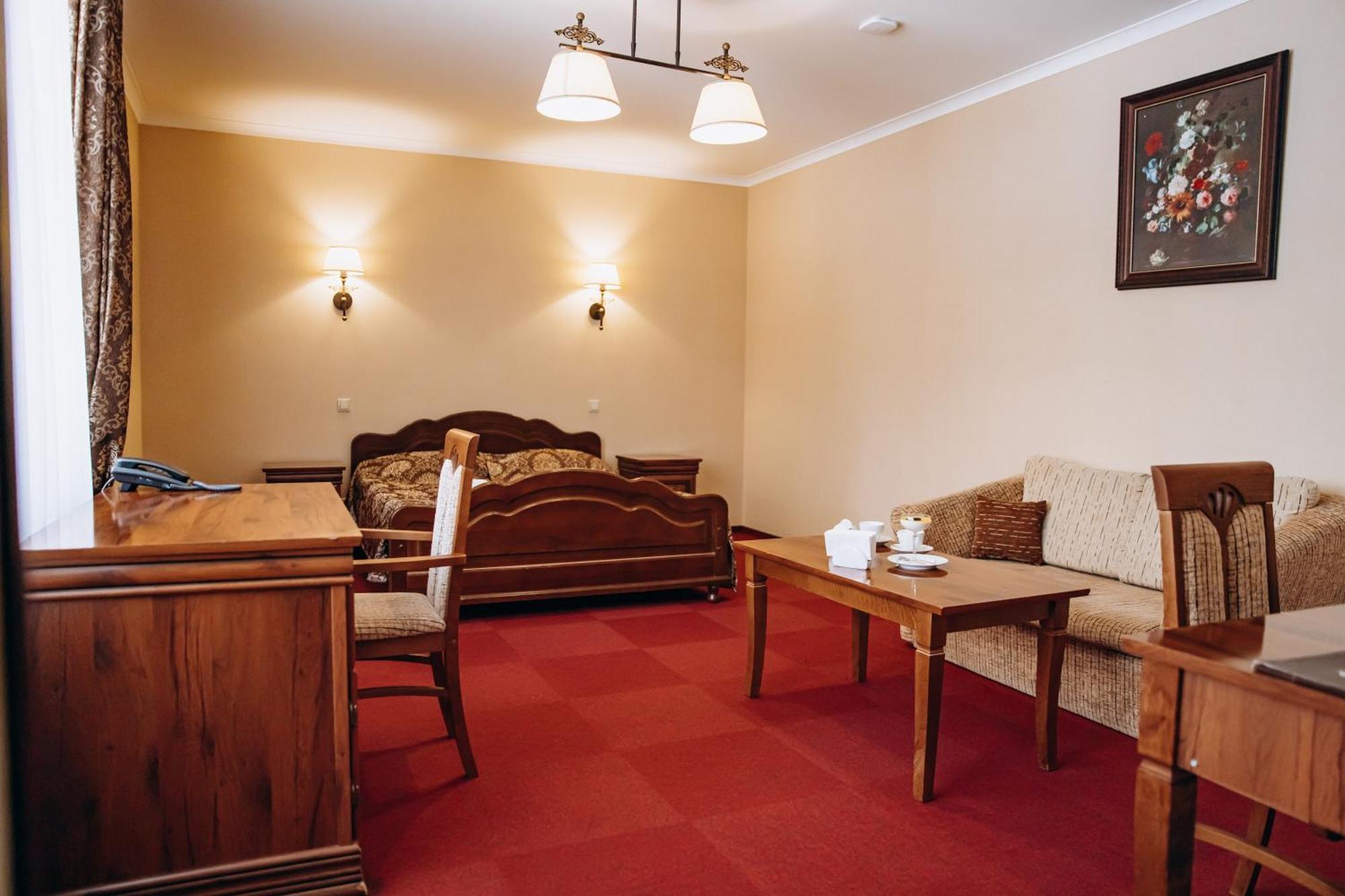 Sherwood Hotel Dolgomostiska Eksteriør bilde